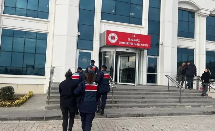 Bursa'da ev sahibinin hastanede yatmasını fırsat bilip, evdeki altınlarını çaldılar