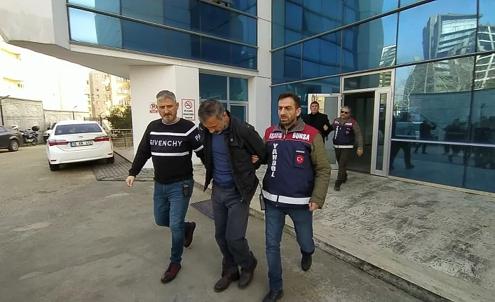 Bursa'da sahte polislere 12 bin lirasını kaptırdı