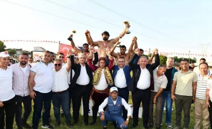 Bursa Büyükşehir Belediyesporlu yağlı güreşçilerden 4 organizasyonda 10 madalya
