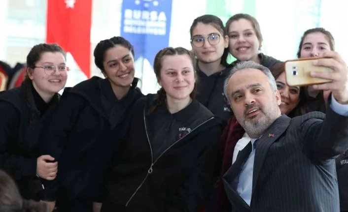 Bursa Büyükşehir’den 3 bin üniversite öğrencisine burs desteği