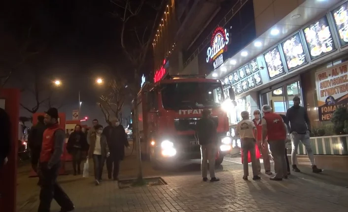 Bursa'da 10 katlı iş hanında korkutan yangın!