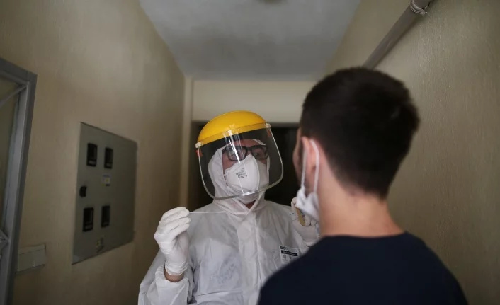 Bursa'da 1 kişi apartmandaki 24 kişiye virüs bulaştırdı!