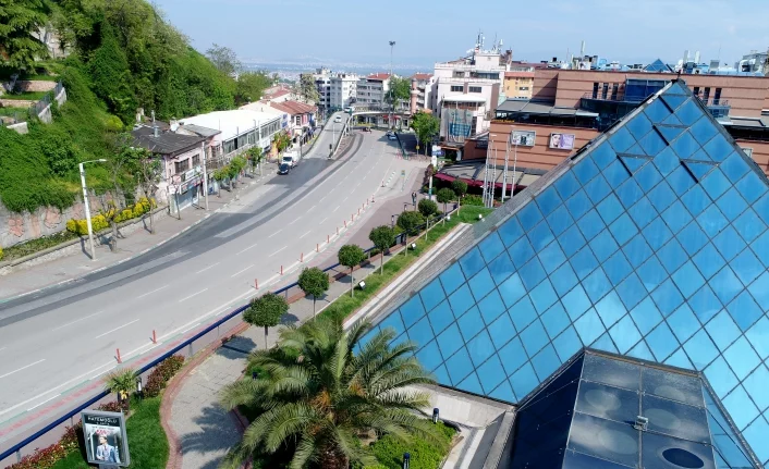 Bursa'da 1 Mayıs'ta meydanlar boş kaldı