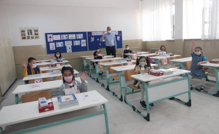 Bursa'da 320 bin öğrenci ders başı yaptı!