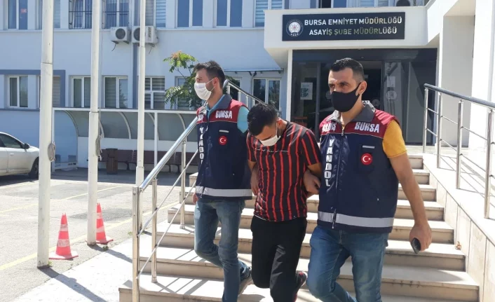 Bursa'da 51 suçtan aranan zanlıyı elindeki yara bandı yakalattı!