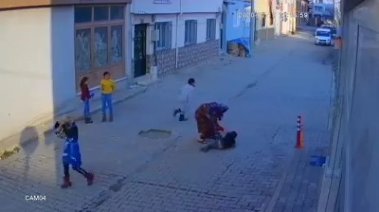 Bursa'da 5 yaşındaki çocuğunu evire çevire dövdü