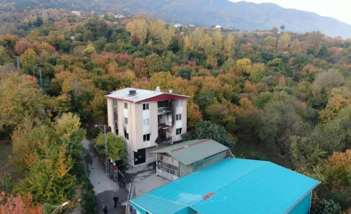 Bursa'da 8'i çocuk 9 kişiye mezar olan ev dron ile havadan görüntülendi