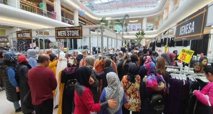 Bursa'da alışveriş izdihamı