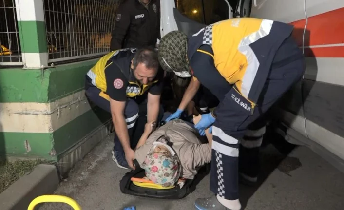 Bursa'da ambulans yaya geçidindeki yaşlı kadına çarptı