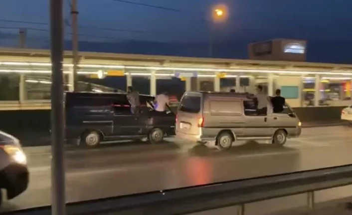 Bursa'da asker konvoyunda yürekleri ağızlara getiren anlar kamerada