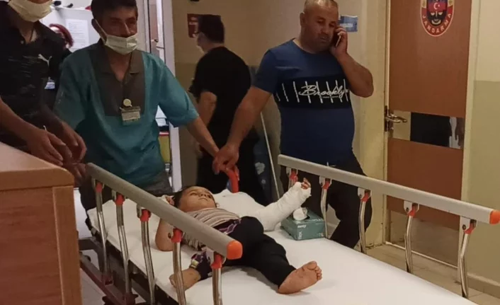 Bursa'da balkondan düşen 3 yaşındaki çocuk yaralandı