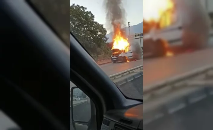 Bursa'da bir kamyon ve bir minibüs alev alev yandı!