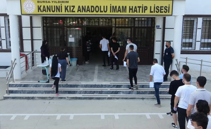 Bursa'da bir öğrenci dört saniyeyle sınava giremedi