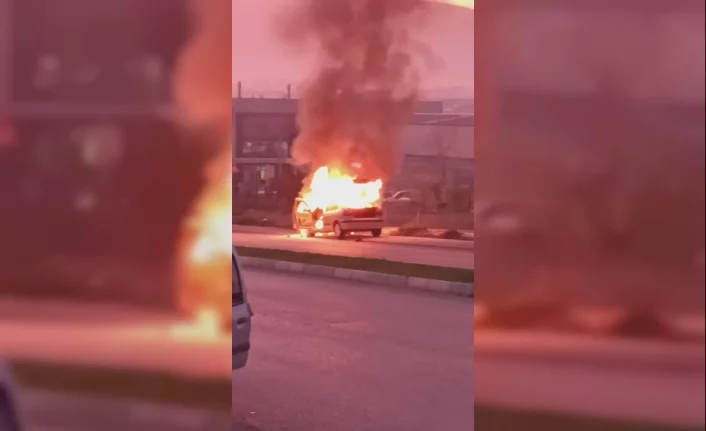 Bursa'da bir otomobil alev alev yandı