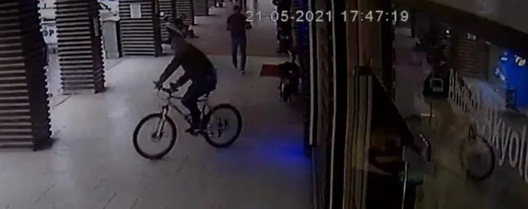 Bursa'da bisiklet hırsızı güvenlik kameralarına yakalandı