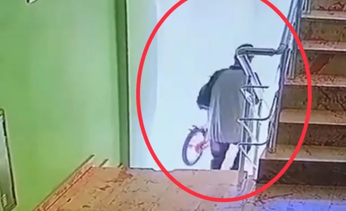 Bursa'da bisiklet hırsızları kameraya yakalandı