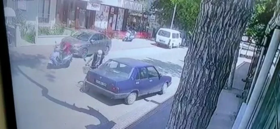 Bursa'da bisiklet kullanan yaşlı adam otomobile böyle çarptı!