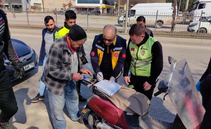 Bursa'da bisikletten düşen alkollü sürücü polise zor anlar yaşattı