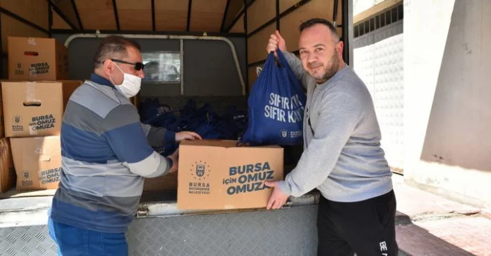 Bursa'da Büyükşehir’den 1500 aileye gıda yardımı