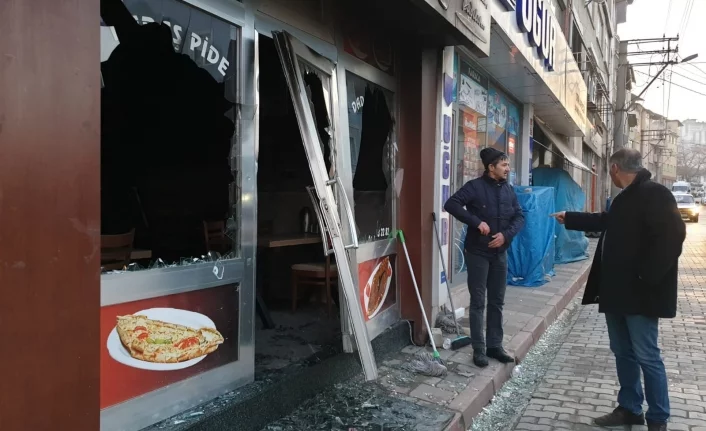 Bursa'da buzdolabı bomba gibi patladı