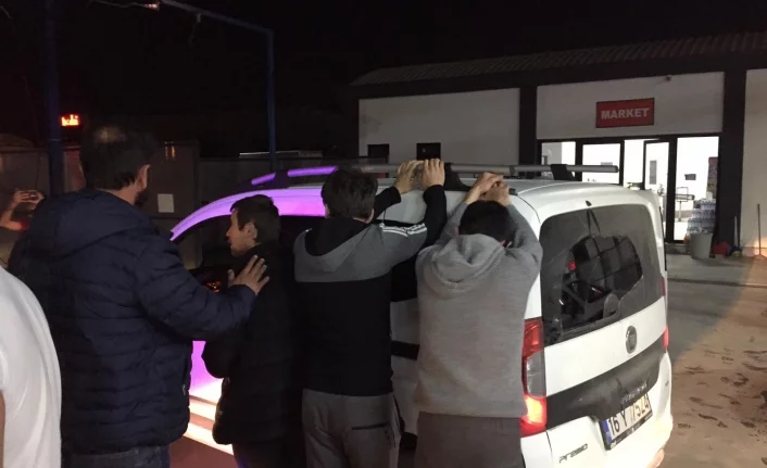 Bursa'da çaldıkları arabayla tur atarken yakalandılar