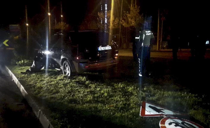 Bursa'da çaldıkları araçla kaçarken kaza yaptılar!