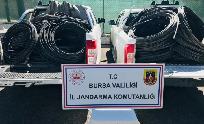 Bursa'da çaldıkları kabloları yakarken yakalandılar!