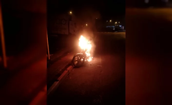 Bursa'da çaldıkları motosikletin benzini bitince yaktılar