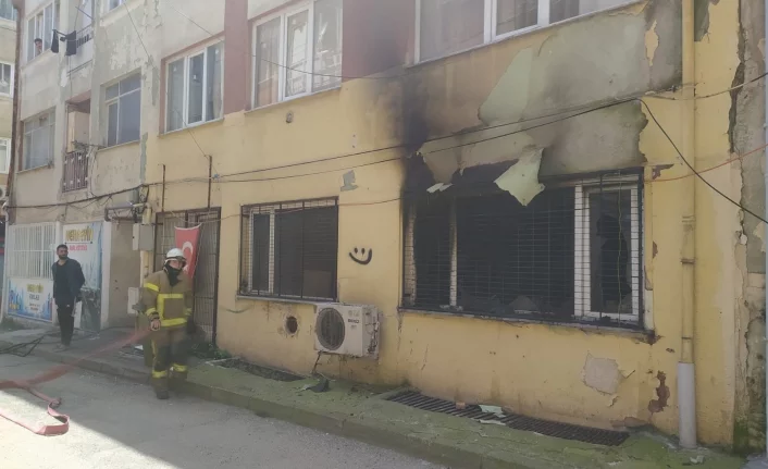 Bursa'da çıkan yangında bir daire küle döndü!