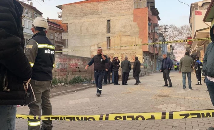 Bursa'da çökme tehlikesi olan 4 katlı bina boşaltıldı
