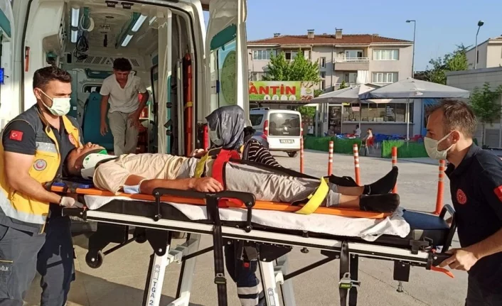 Bursa'da elektrikli bisiklet yayaya çarptı, 4 kişi yaralandı