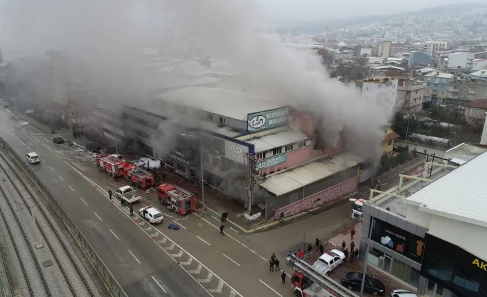 Bursa'da fabrikada çıkan yangın havadan görüntülendi