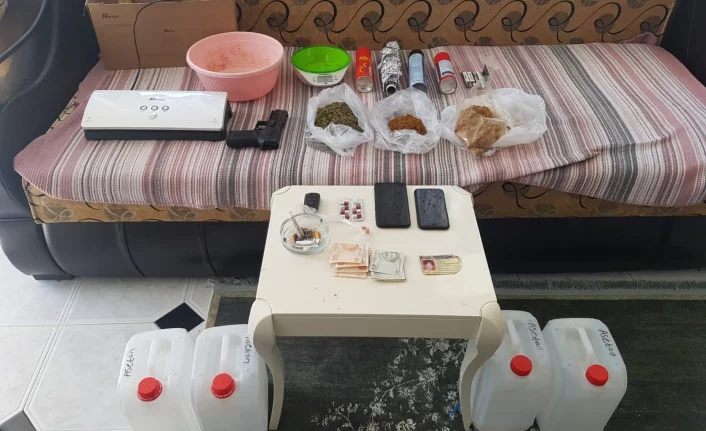 Bursa'da fare ilacıyla uyuşturucu yapıp satan 3 kişi yakalandı