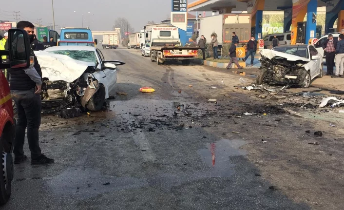 Bursa'da feci kaza: 2 ölü, 3 yaralı