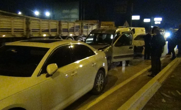 Bursa'da feci kaza! 6 otomobil ve bir ambulans birbirine girdi