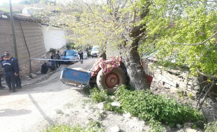 Bursa'da feci ölüm! Traktör ile ağacın arasına sıkıştı