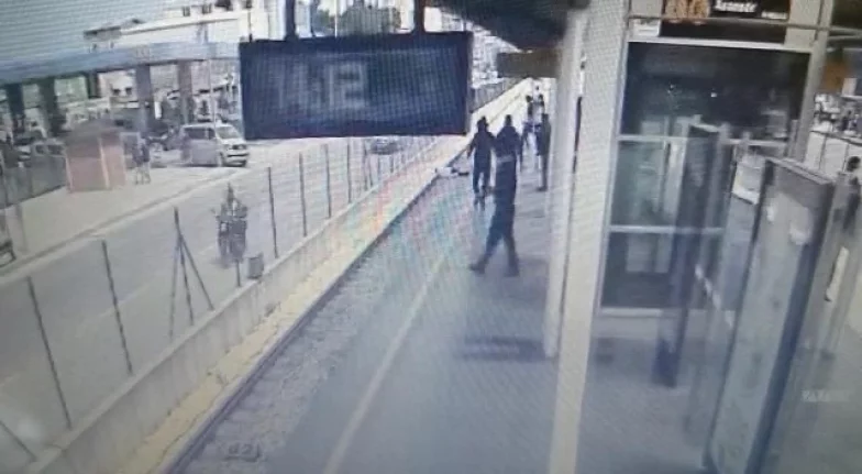 Bursa'da fenalaşıp metro raylarına düşen genç hayatını kaybetti!