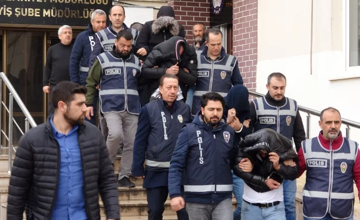 Bursa'da fuhuş operasyonu: 14 kişi adliyede!