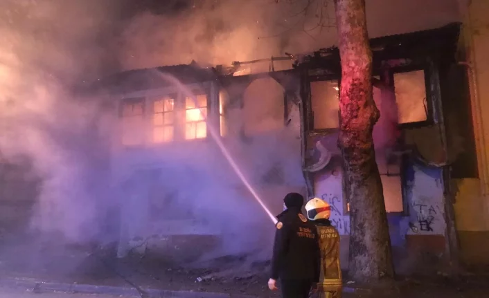 Bursa'da gece yarısı tehlikeli yangın