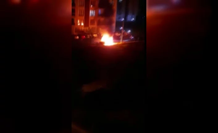 Bursa'da hafif ticari bir araç alev alev yandı