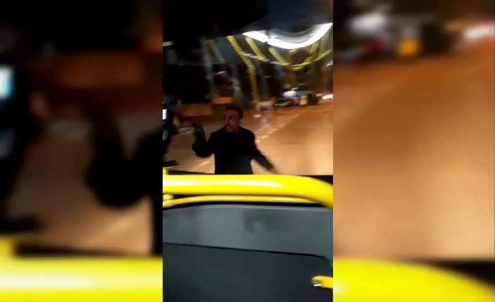 Bursa'da halk otobüsünün camını kıran bıçaklı saldırgan kameralara yansıdı
