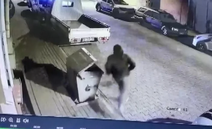 Bursa'da hırsız, motosiklet sahibine bıçak çekti