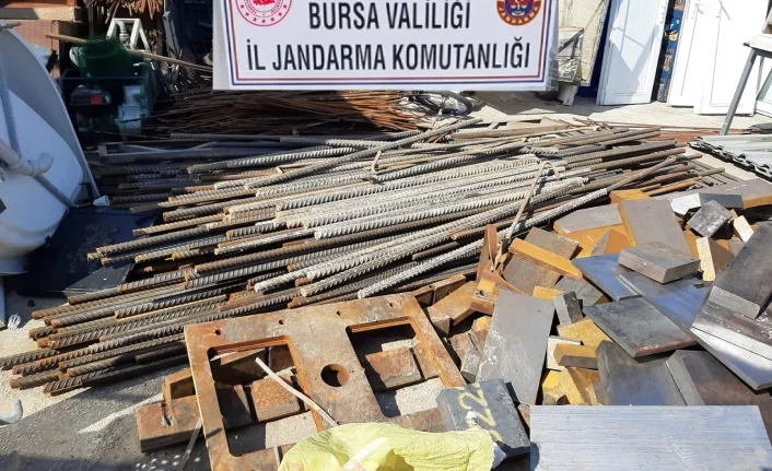Bursa'da hızlı tren inşaatının demirlerini çaldılar