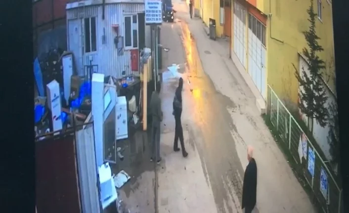Bursa'da hurdacı dükkânında cinayet saniye saniye kamerada