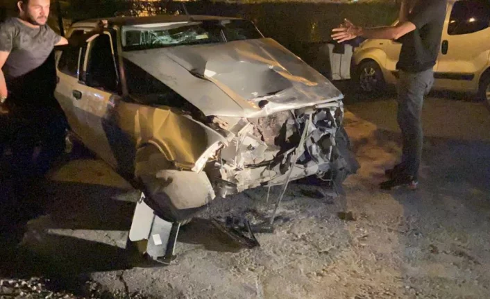 Bursa'da  iki otomobil çarpıştı: 1'i ağır 2 yaralı