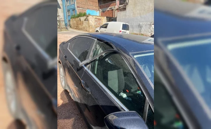 Bursa'da İlçe başkanının otomobiline çirkin saldırı
