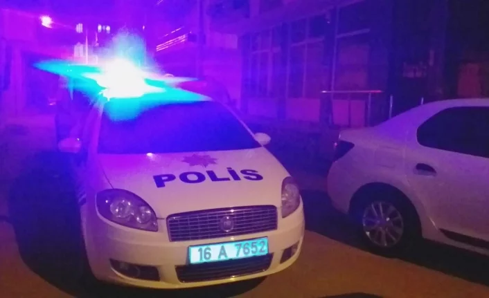 Bursa'da internet kafeye polis baskını kameralarda