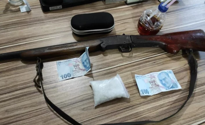 Bursa'da iş yerinde uyuşturucu ticaretine polis baskını : 2 gözaltı