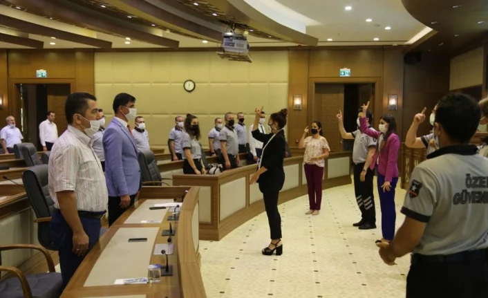 Bursa'da işaret dili öğrenen güvenlikçilere sertifika