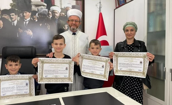 Bursa'da İslam Dininden etkilenen Moldovyalı aile Müslüman oldu